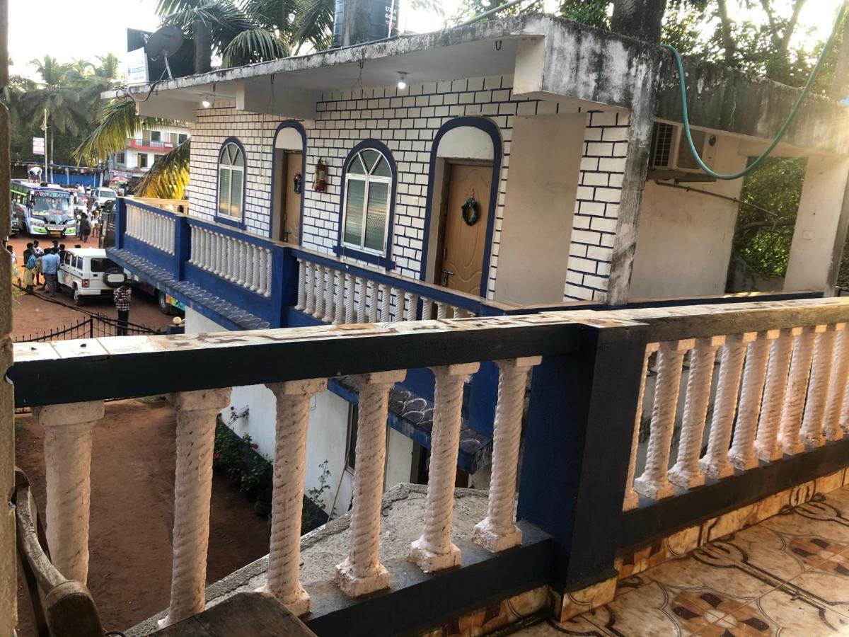 Blue Waves Guest House Calangute Bagian luar foto