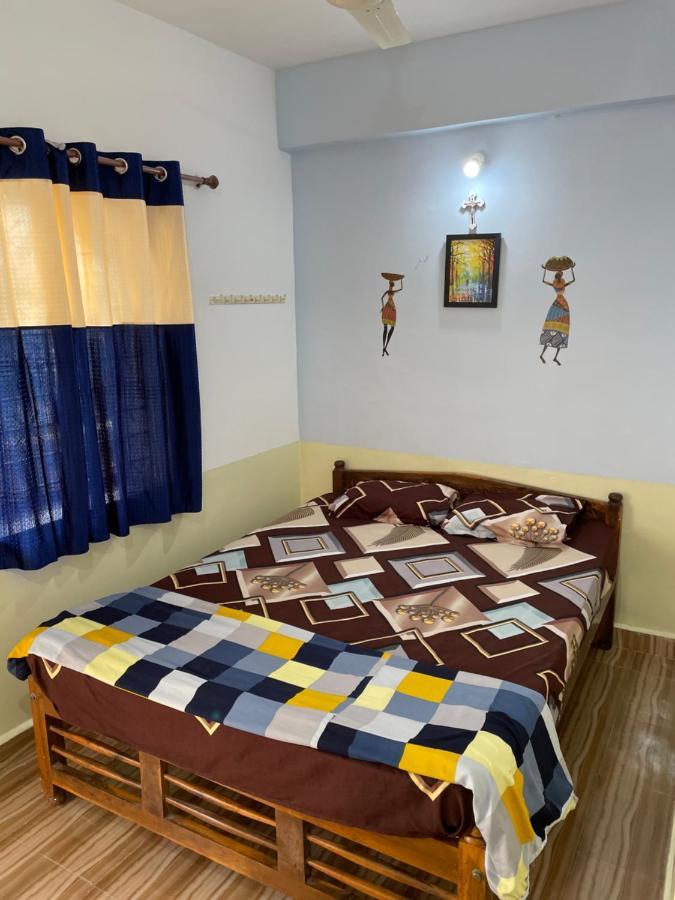 Blue Waves Guest House Calangute Bagian luar foto