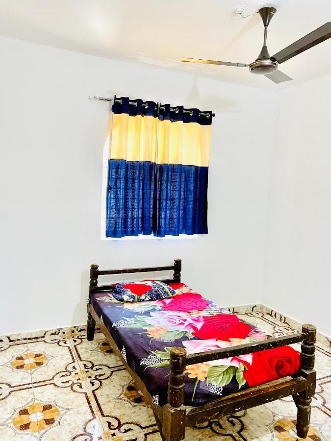 Blue Waves Guest House Calangute Bagian luar foto