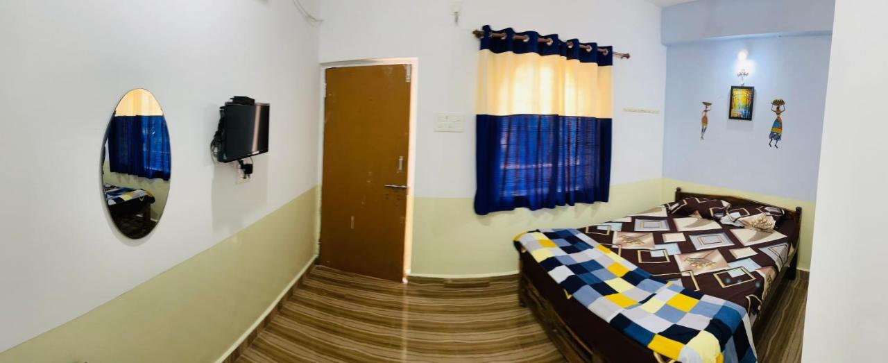 Blue Waves Guest House Calangute Bagian luar foto