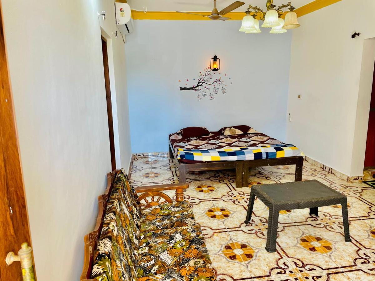 Blue Waves Guest House Calangute Bagian luar foto