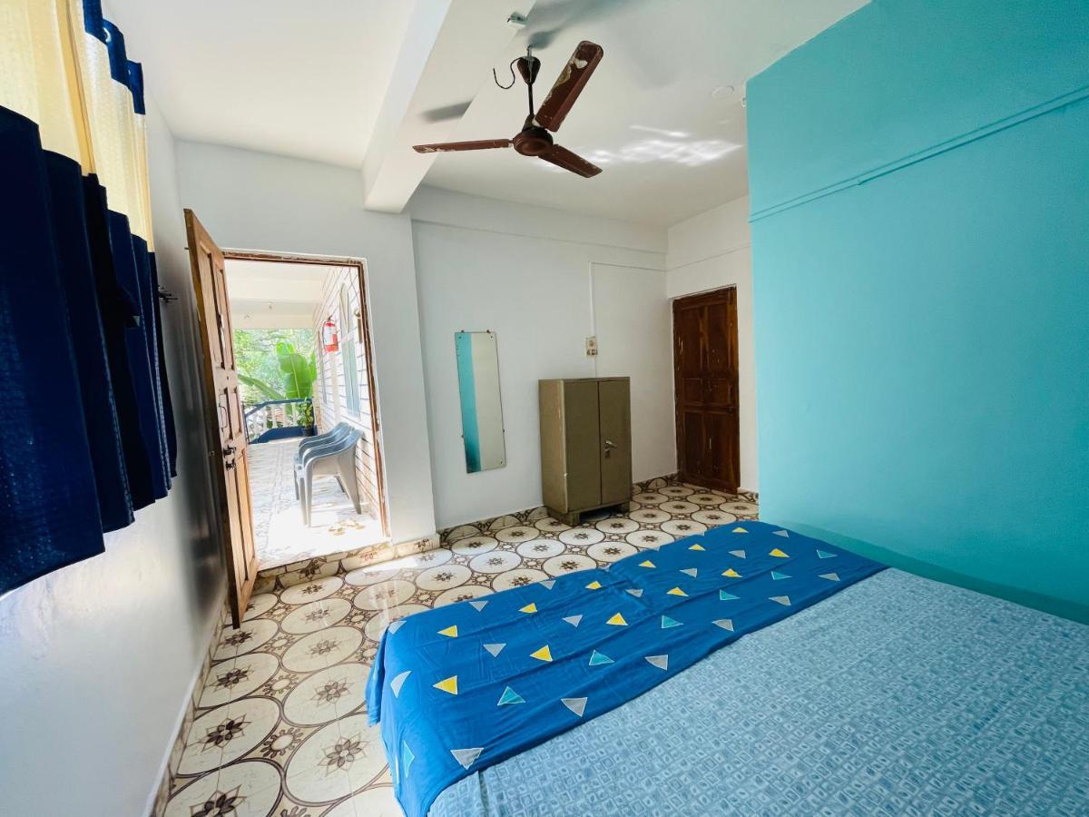 Blue Waves Guest House Calangute Bagian luar foto