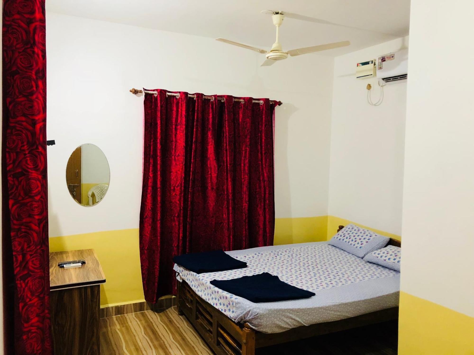 Blue Waves Guest House Calangute Bagian luar foto