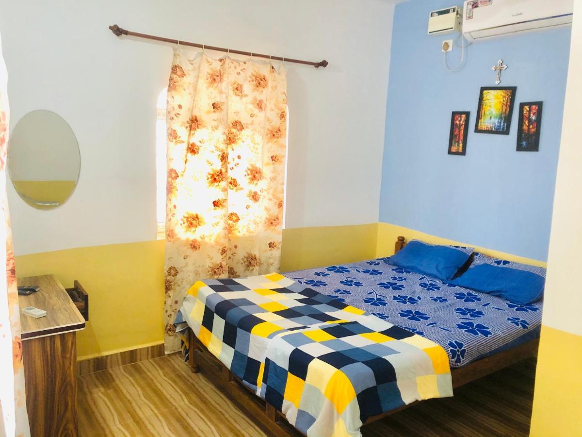 Blue Waves Guest House Calangute Bagian luar foto